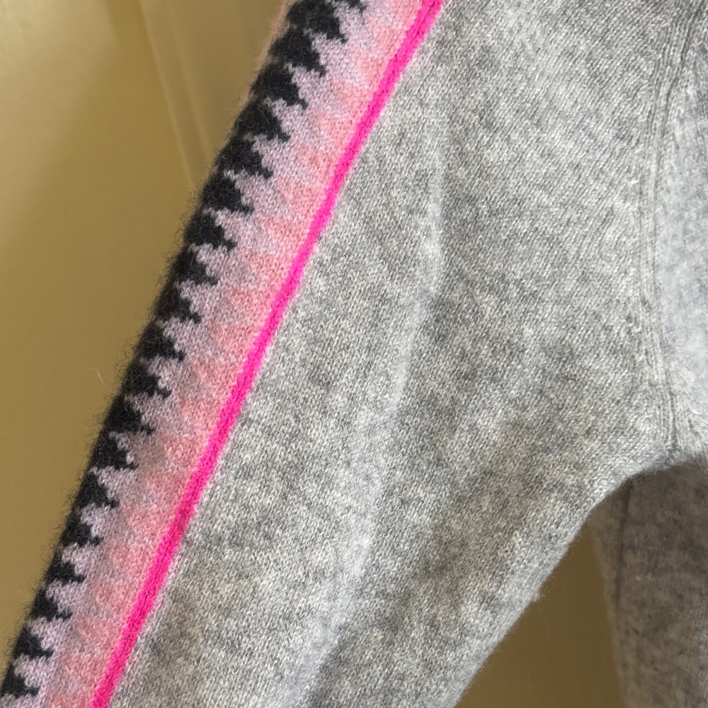 Brodie - Popping Fairisle Jumper in Grey
Regular price $330.00 USD - Picture 6 of 16